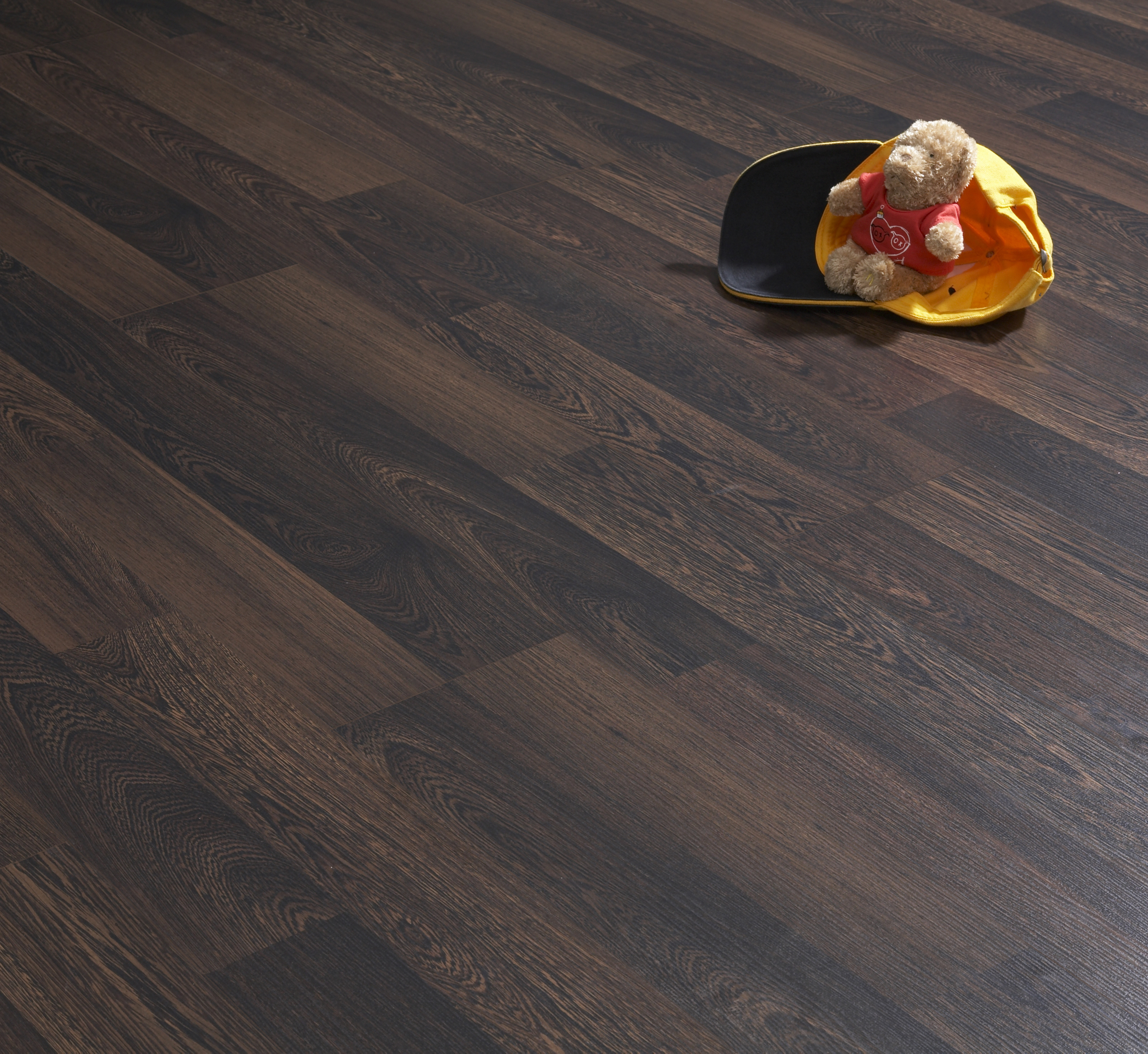 WE21 Floor Expo Robina Flooring , A unique designs of laminate wood floor. Naturally dark brown.