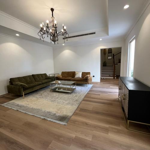 Butterscotch Oak – 5mm LVT Click System