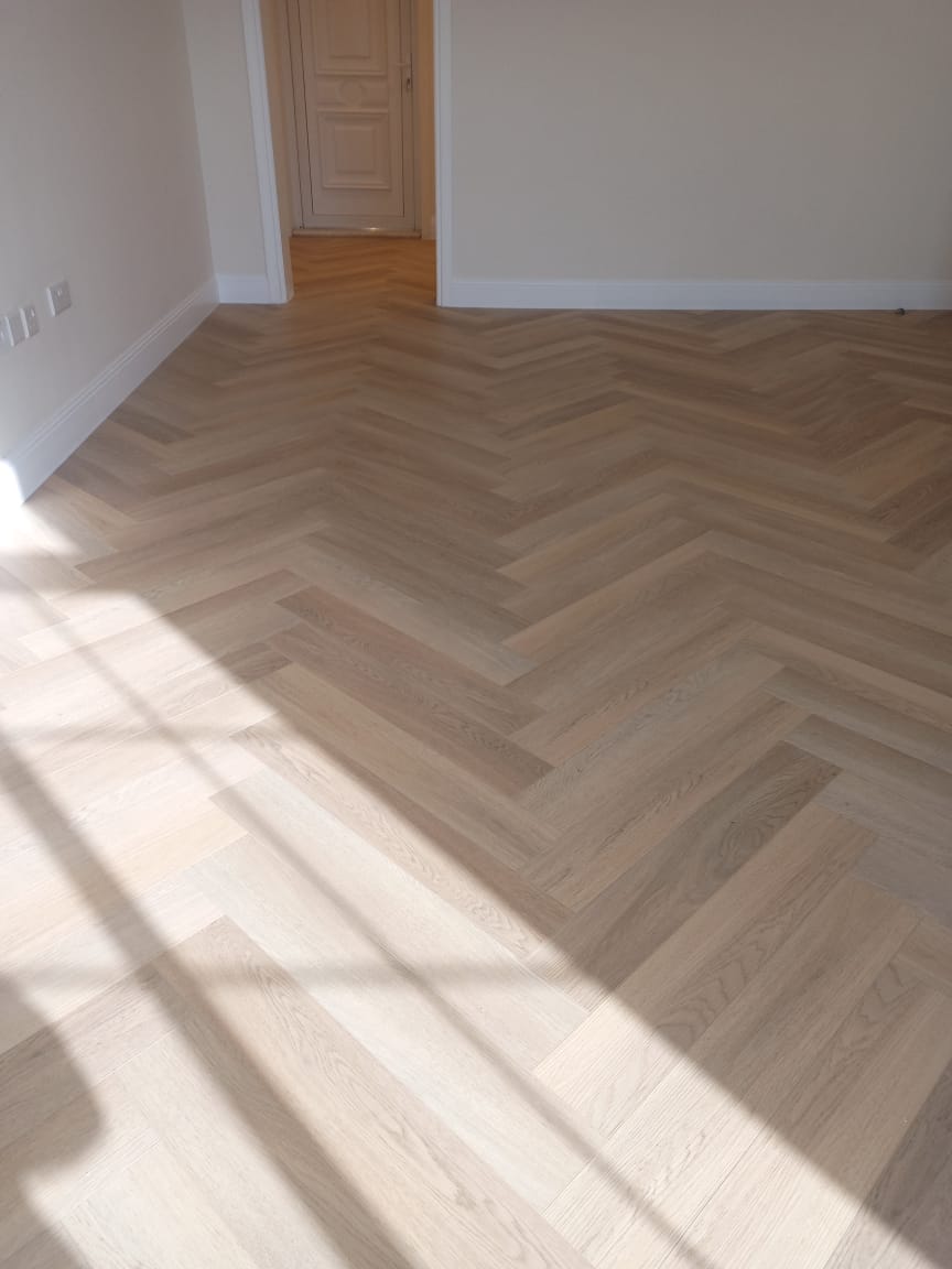 Creme Oak 5mm LVT Herringbone - Image 2
