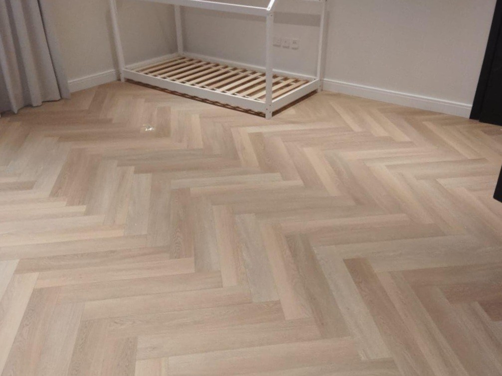 5mm LVT herrigbone Creme Oak