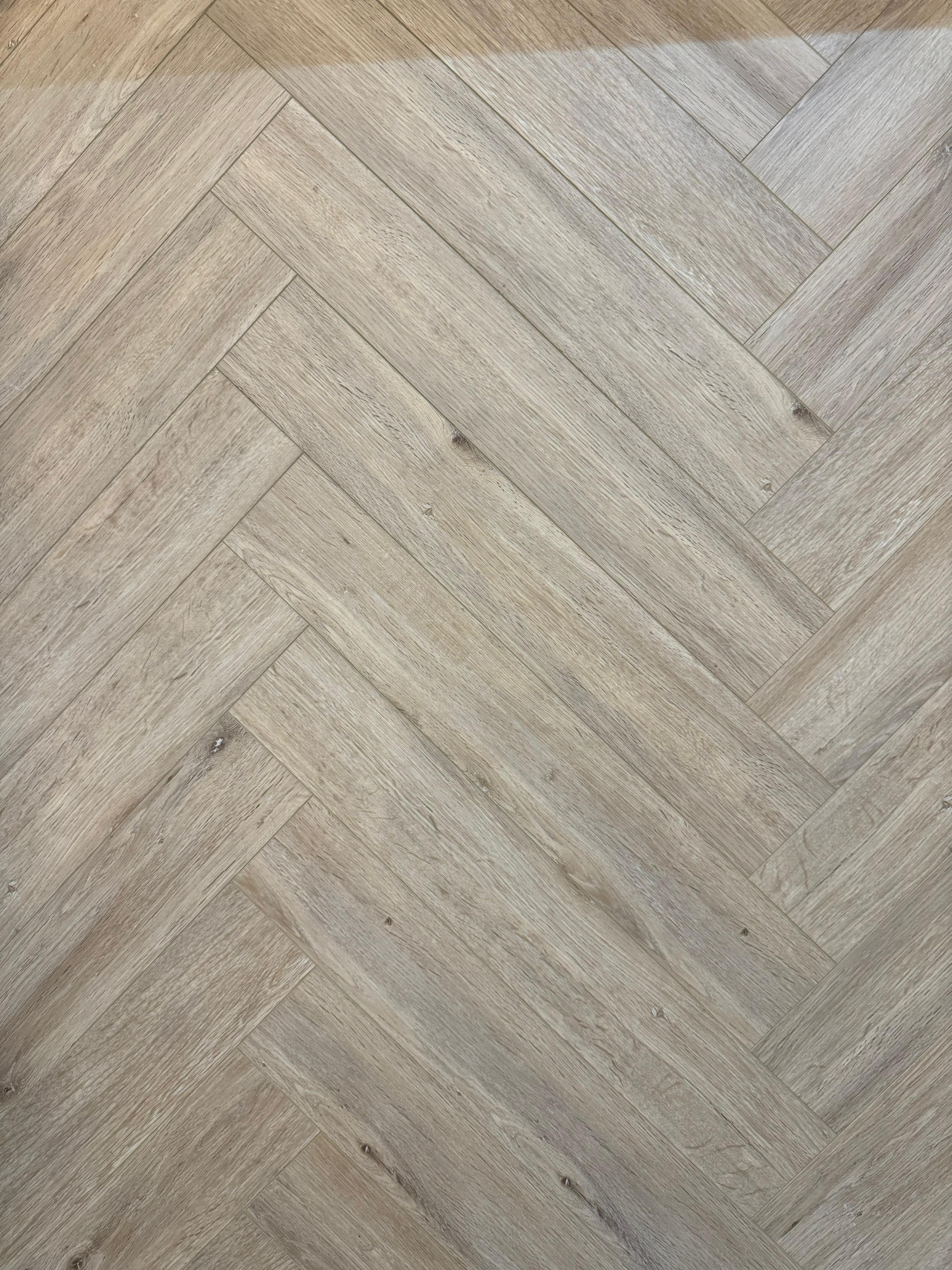latte oak 5mm herringbone lvt